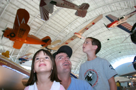 JG U-H Center, dad and kids looking up